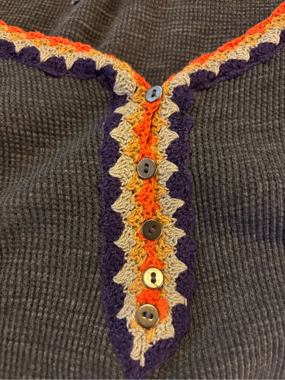 NWT We The Free Charcoal V-Neck Top with Orange & Purple Scallop Trim, size Med - Picture 8 of 9